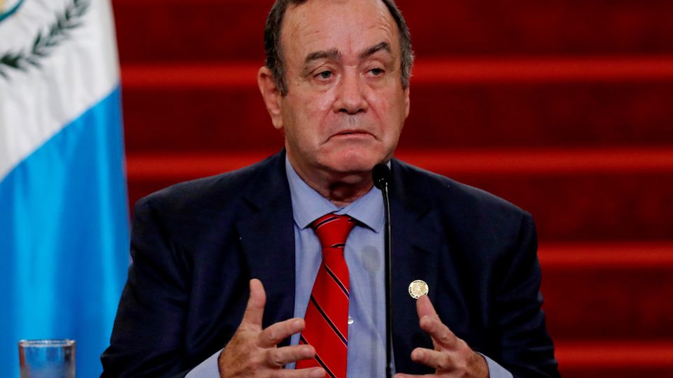 Guatemala aumenta pena por aborto e proíbe casamento entre pessoas do mesmo sexo O presidente da Guatemala, Alejandro Giammattei, quer transformar o país em um ícone pró-vida