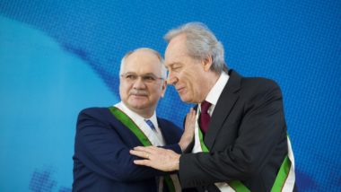 O novo TSE e a serenidade perdida Ministros Ricardo Lewandowski e Edson Fachin, em 2015, recebendo homenagem do governo do Paraná. Junto de Alexandre de Moraes, eles são os representantes do STF na nova composição do TSE.