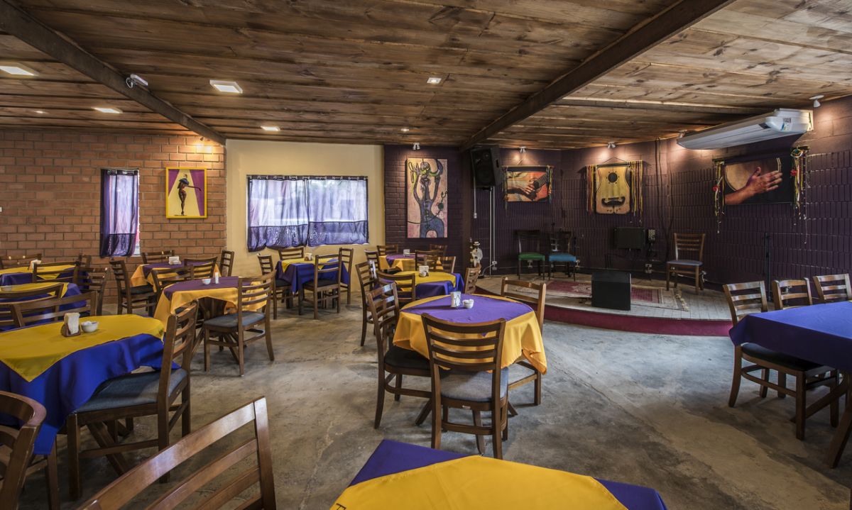 Limite de ocupação dos restaurantes de Curitiba durou dois meses, expectativa agora é pela liberação do uso de máscaras de proteção.