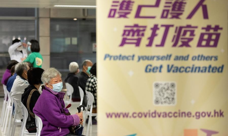 Centro de vacinação em Hong Kong, China, nesta sexta-feira