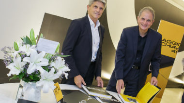 “40+40”: convidados prestigiam abertura da exposição e lançamento do livro no MON Evento no MON marcou abertura oficial da mostra e o lançamento do livro homônimo.