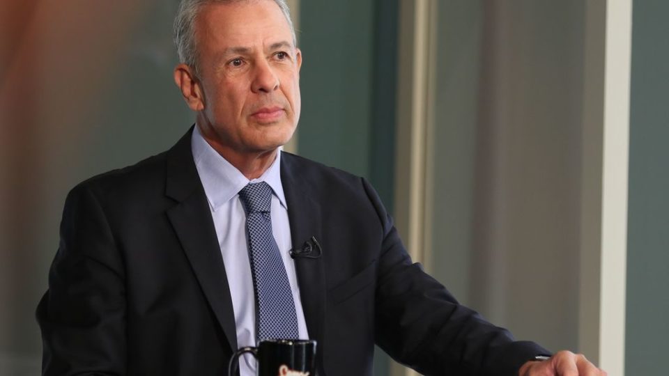 Combustíveis, intervencionismo e uma troca de ministro O ex-ministro de Minas e Energia, Bento Albuquerque, afirmou que sua saída da pasta foi consensual e de caráter pessoal.
