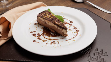 Chocolover? Confira sobremesas com chocolate que fazem parte de menus do Festival Bom Gourmet Cheesecake de Nutella, do La Pasta Gialla.