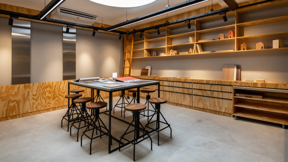 Novo espaço da Guararapes em São Paulo oferece oportunidade para arquitetos e designers montarem moodboards com diversos produtos e referências.