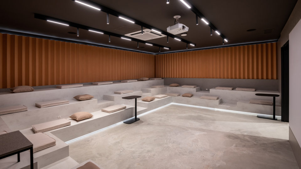 Auditório vai receber palestras e eventos de mentoria para os profissionais de arquitetura e interiores.