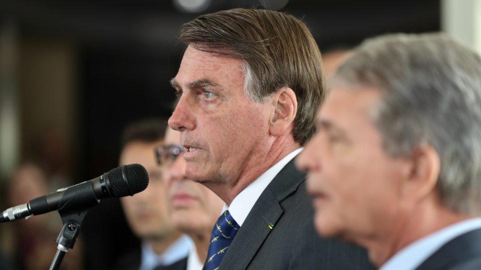 Bolsonaro diz que Petrobras precisava de alguém mais profissional petrobras - bolsonaro - silva e luna - combustíveis