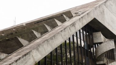 Quais são os prédios mais icônicos de Curitiba? O edifício Acarpa está na lista de edifícios icônicos de Curitiba.