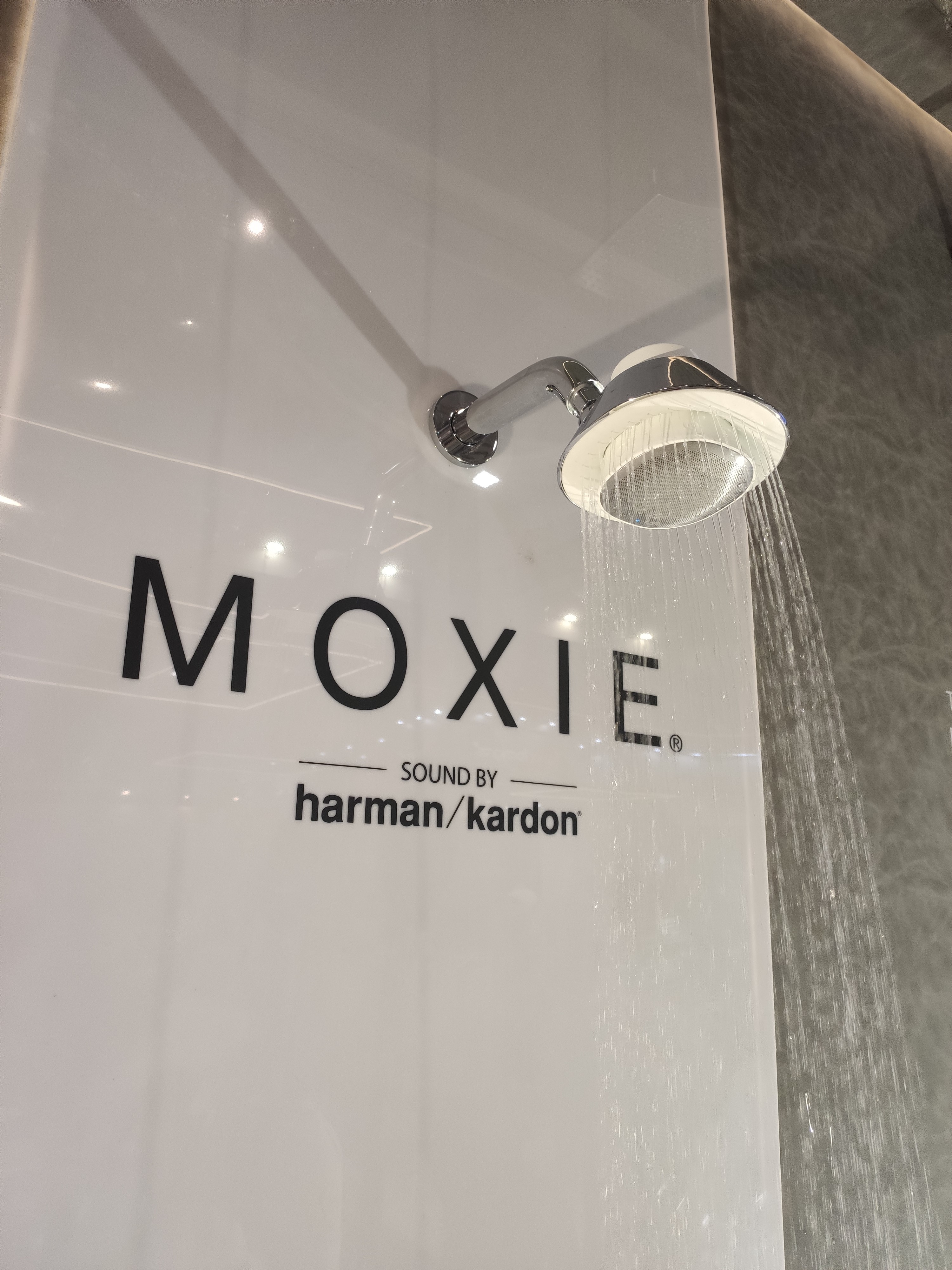 Moxie 2.0, da Kohler, com caixinha de som removível, é um dos destaques de inovação tecnológica da Revestir 2022. Moxie 2.0, da Kohler, com caixinha de som removível, é um dos destaques de inovação tecnológica da Revestir 2022.
