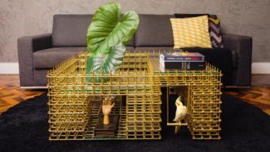 Como criar um ambiente pet friendly em casa para seu animal de estimação Moderna, a mesa Tippi Hedren permite a circulação de aves pela estrutura aramada.