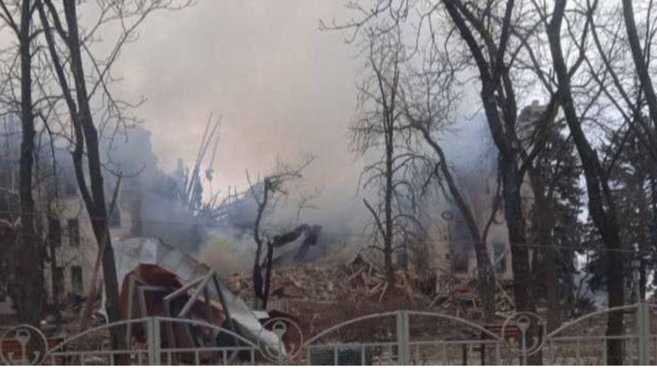 Teatro Drama, em Mariupol, destruído por ataque russo