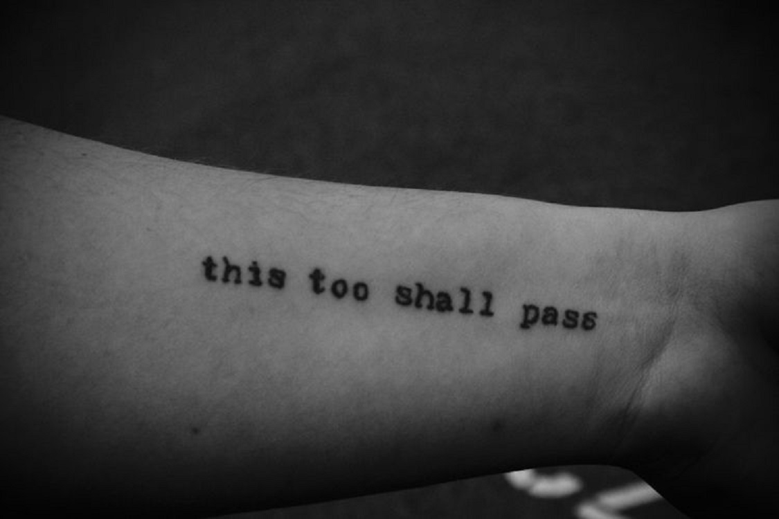 Quando me perco em indignações ou delírios de imortalidade, me lembro da frase simples, mas sábia e necessária: isso também passará,