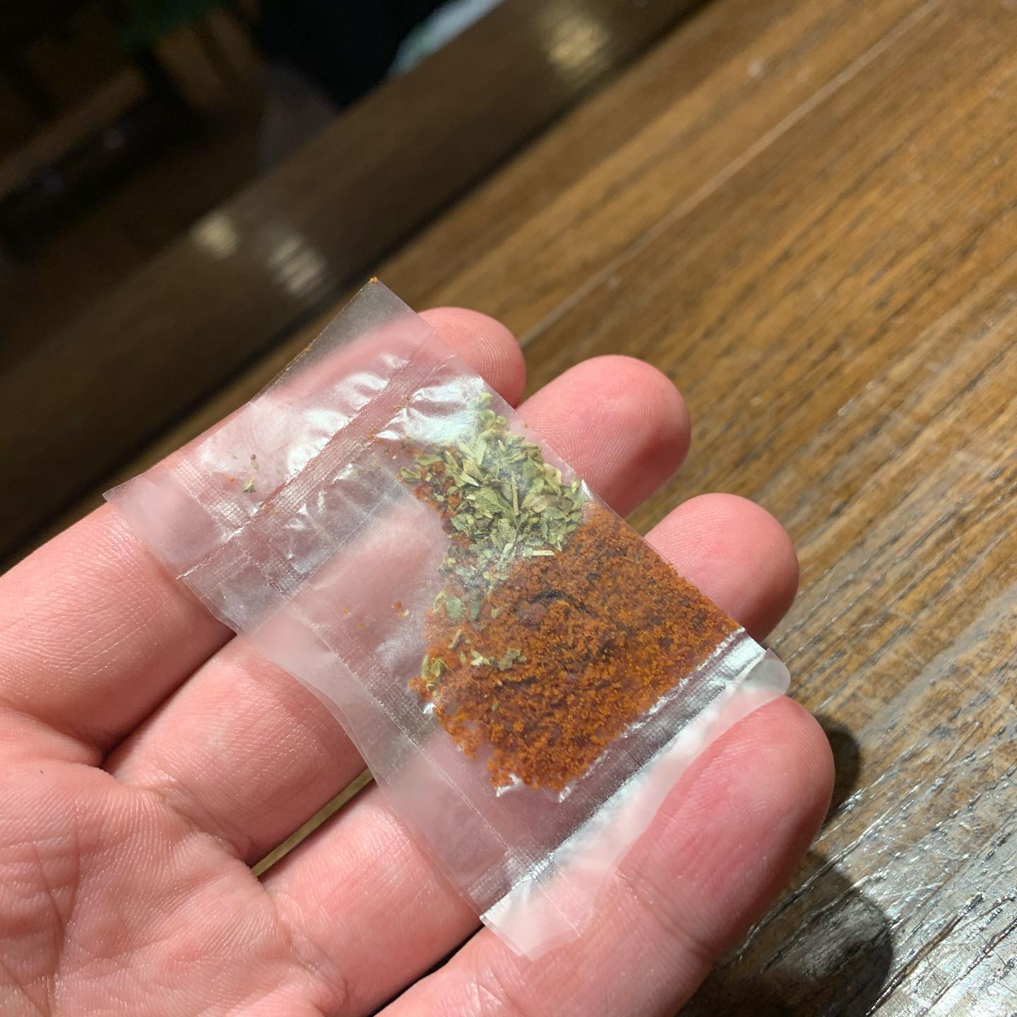 Pizza Marinara em sachê é atração no cardápio de restaurante italiano