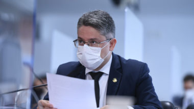 Alessandro Vieira pede que TCU retome investigação contra VTCLog O senador Alessandro Vieira (PSDB-SE) pede que TCU siga investigando a empresa VTCLog, alvo da CPI da Covid.