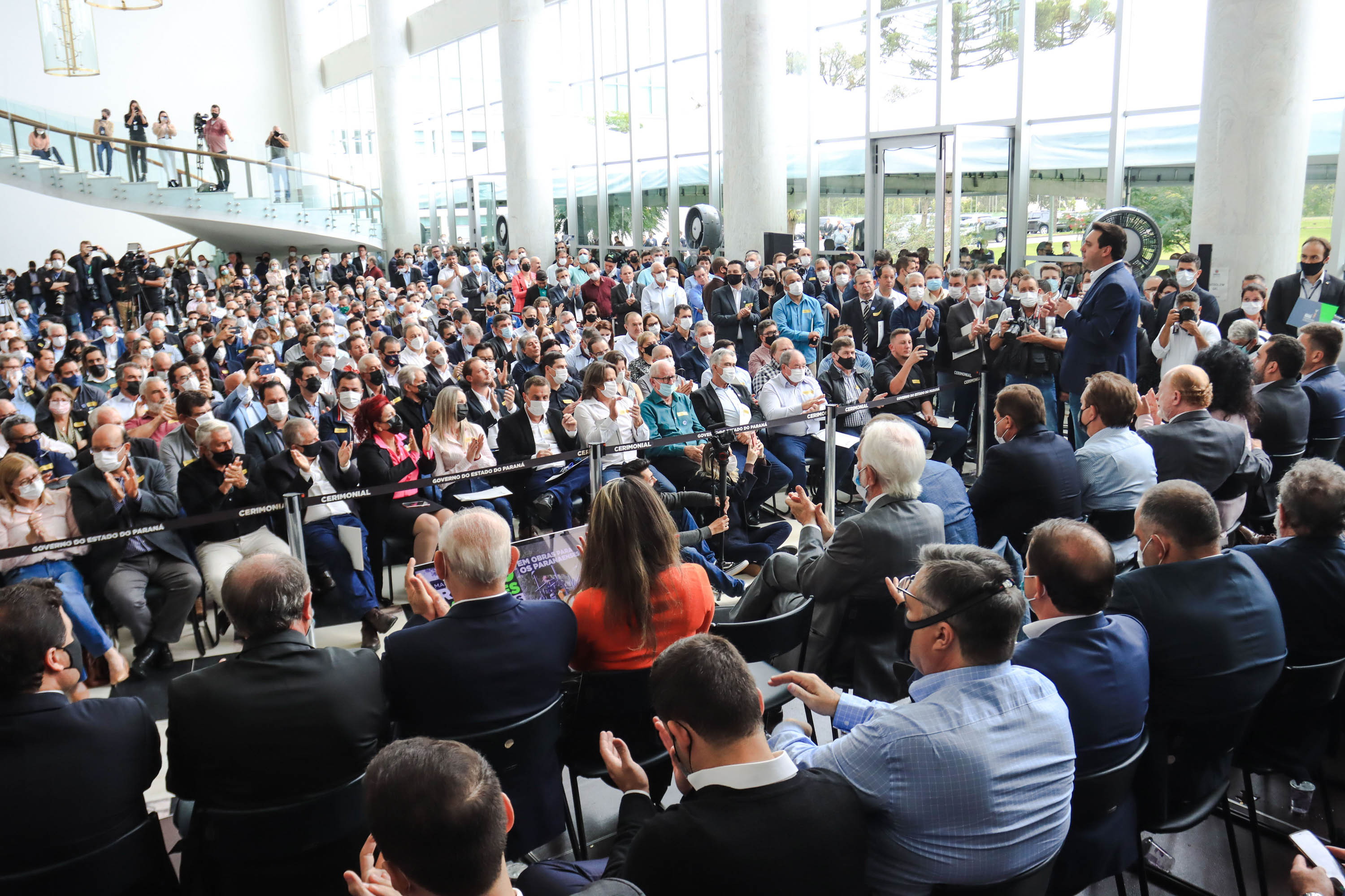 Ratinho Junior com prefeitos