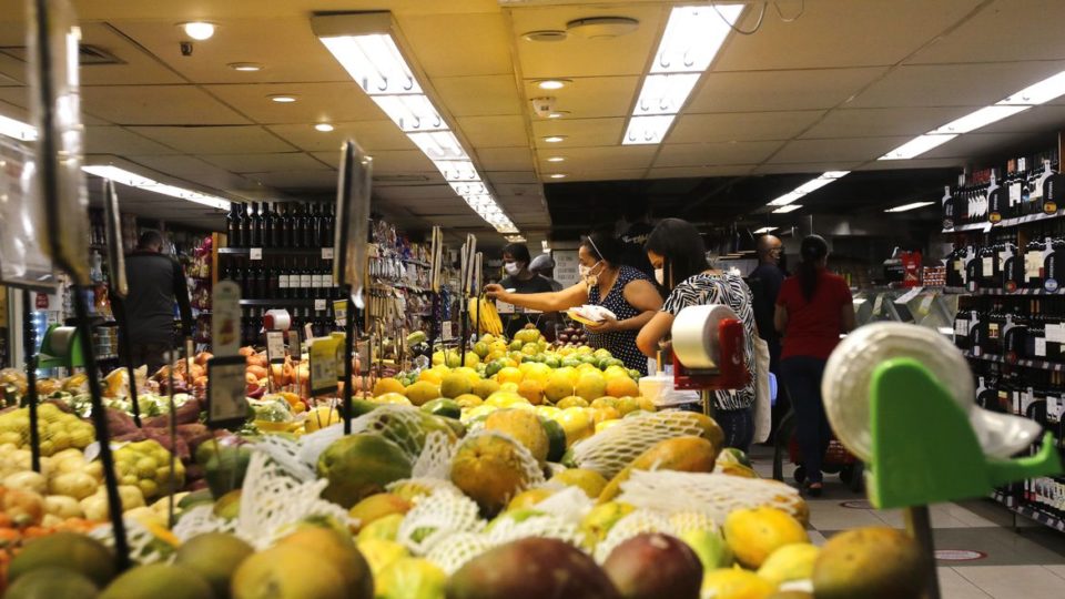 IPCA tem alta de 1,06% em abril, maior variação para o mês em 26 anos Impostos
