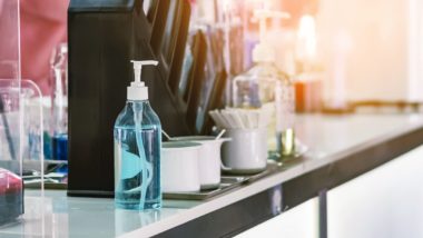 Restaurantes de Curitiba podem deixar de oferecer álcool em gel e controle de lotação Álcool em gel restaurante