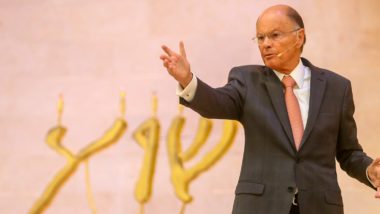 Itamaraty renova passaporte diplomático do bispo Edir Macedo e esposa Governo concedeu novo passaporte diplomático para o bispo Edir Macedo, líder da Igreja Universal do Reino de Deus e proprietário da TV Record.
