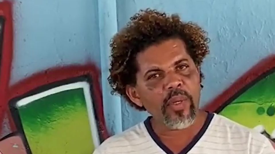 Don Juan socialmente desprovido traz Zeitgeist da devassidão para o mundo real O interesse pelo combo pornografia + luta de classes no caso do mendigo conquistador ressalta a devassidão real que sustenta a devassidão das ideias.