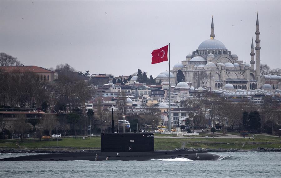 Submarino russo navega na costa turca em fevereiro