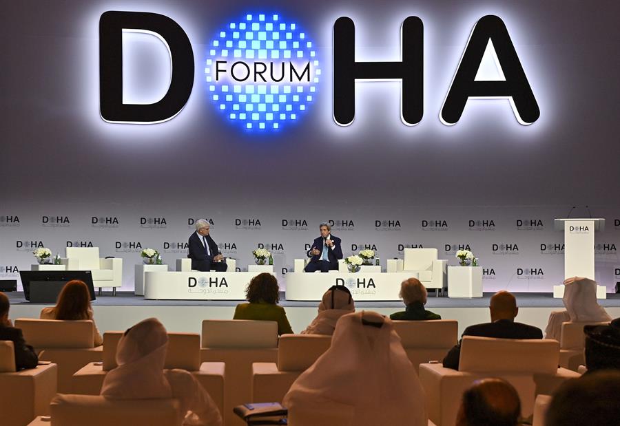 Evento vai até este domingo e pretende ser versão árabe de Davos