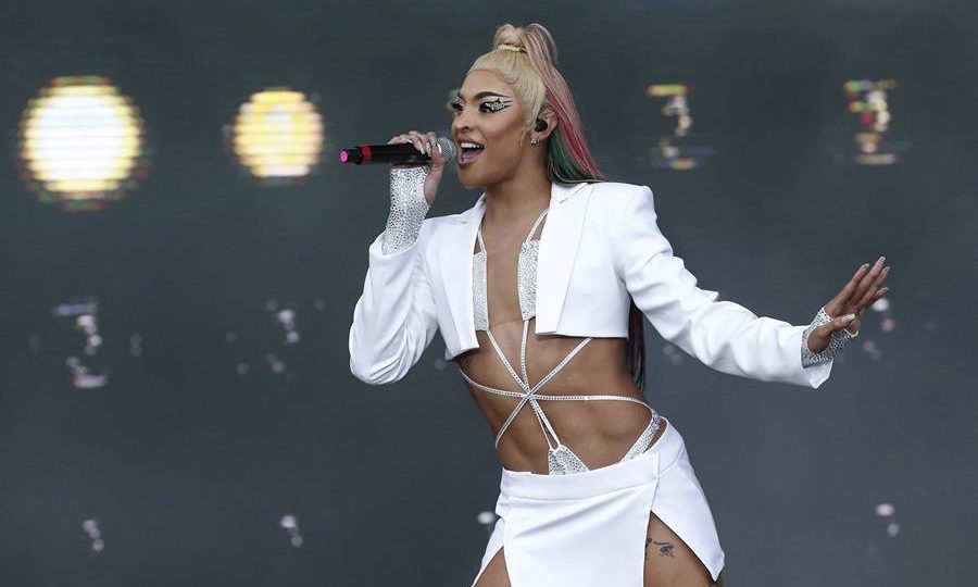 A liberdade de manifestação política de artistas e a propaganda eleitoral Pabllo Vittar exibiu uma toalha com a imagem de Lula durante festival Lollapalooza
