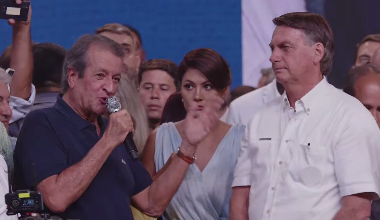 Presidente do PL, Valdemar Costa Neto, discursa no lançamento da pré-candidatura à reeleição de Jair Bolsonaro: indicações políticas na Esplanada estão liberadas.