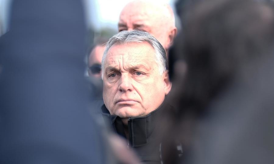 A guerra na Ucrânia e os prováveis mais quatro anos de Orbán na Hungria O primeiro-ministro da Hungria, Viktor Orbán, em discurso.