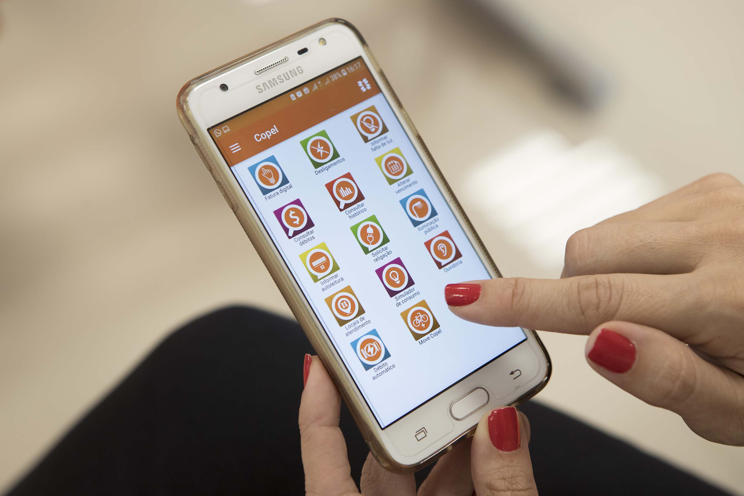 Nova versão do aplicativo da Copel permite acessar diversos serviços da empresa.