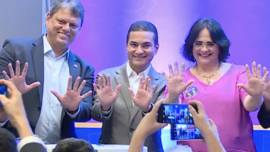Republicanos filia Tarcísio e Damares e sinaliza apoio à reeleição de Bolsonaro Republicanos