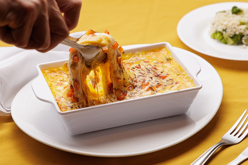 Um dos pratos que leva muito queijo é o &#8220;Chiclete de camarão&#8221;, do Rei do Camarão.