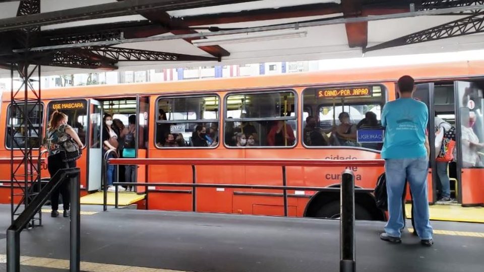 Audiência pública pede subsídio ao transporte coletivo e transparência no cálculo da tarifa Projeto de lei propõe subsídio no transporte coletivo em todo o Paraná.