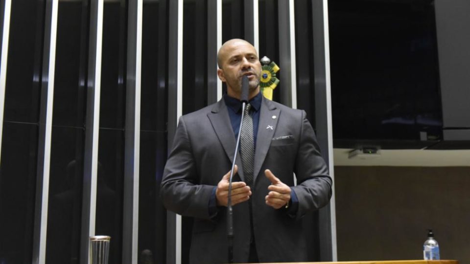 Sonhos e pesadelos supremos O deputado federal Daniel Silveira (União-RJ), alvo de determinação do ministro Alexandre de Moraes para que coloque uma tornozeleira eletrônica.