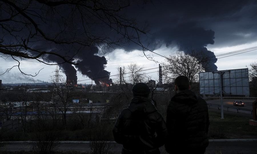 Ataque russo destrĂ³i pista do aeroporto de Odessa Odessa