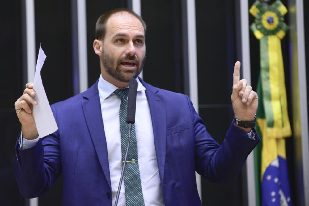Partidos de oposição apresentaram duas representações contra o deputado Eduardo Bolsonaro (PL-SP) por publicações nas redes sociais.