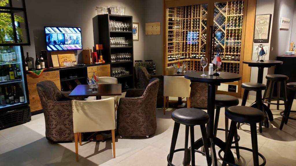 O aconchegando espaço da Zahil Importadora recebe jantar harmonizado nesta quarta-feira (06).