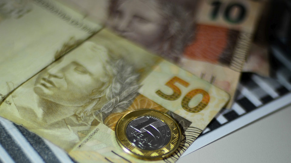 Arrecadação total nos três níveis de governo chegou a R$ 2,9 trilhões em 2021.