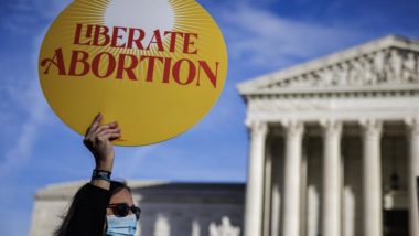Manifestante abortista do lado de fora da Suprema Corte dos EUA, em Washington, DC, 1 de dezembro de 2021