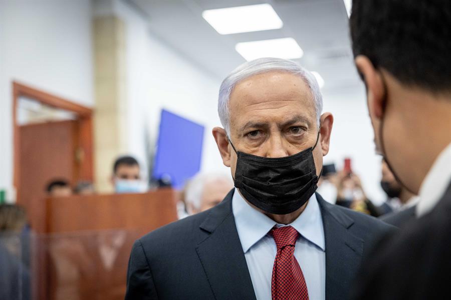 O ex-primeiro-ministro israelense Benjamin Netanyahu no Tribunal Distrital, em Jerusalém Oriental, em 23 de março de 2022. Netanyahu está sendo julgado por acusações de suborno, fraude e quebra de confiança em três casos distintos.