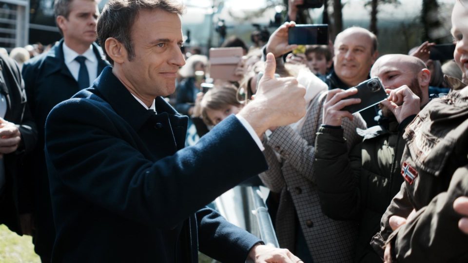 Macron e Le Pen enterram correntes políticas tradicionais e consolidam polarização própria Atual presidente vai para o segundo turno novamente contra Marine Le Pen, mas disputa deve ser acirrada desta vez