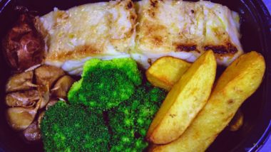 Taberna do Eliseu lança linha de congelados. Tem até Bacalhau pra Páscoa Bacalhau grelhado, com batata rústica, alho, pimentão, cebola e brócolis. Prato congelado para Semana Santa na Taberna do Eliseu.