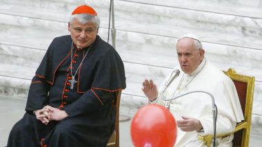 Cardeal enviado pelo papa Francisco celebrará Via Sacra em Bucha O cardeal polonês Konrad Krajewski e o papa Francisco, durante evento em Roma no fim de 2021.