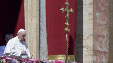 Papa pede paz na Ucrânia, arrastada por uma guerra “cruel e sem sentido” O papa Francisco durante a bênção Urbi et Orbi, na Páscoa de 2022.