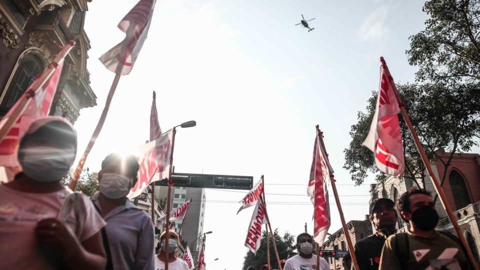 Ex-candidatos à presidência do Peru irão concorrer à prefeitura de Lima Manifestação recente em Lima contra o presidente, Pedro Castillo