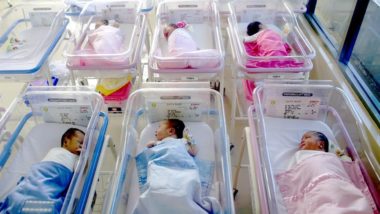 Como a natalidade evoluiu depois da queda abrupta da pandemia Recém-nascidos deitados no berçário da maternidade de um hospital de Jacarta, Indonésia, em 10 de julho de 2016.