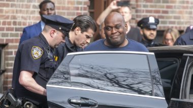 O atentado no metrô de Nova York e o verdadeiro racismo estrutural Frank James é colocado em um carro de polícia após ser formalmente acusado pelo tiroteio no metrô de Nova York.