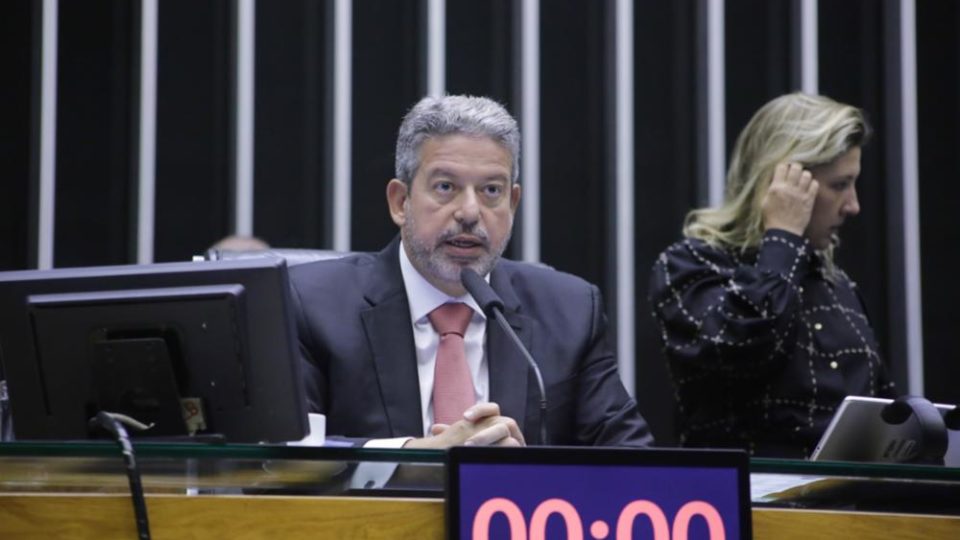 Arthur Lira adia PEC dos Benefícios
