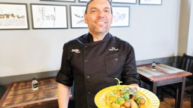Todo sábado, um prato diferente e consistente, no Um Gastro Bar. A R$ 38 Chef Breno Rosa, do Um Gastro Bar, apresentando a Rabada do aipim, que será atração deste sábado.