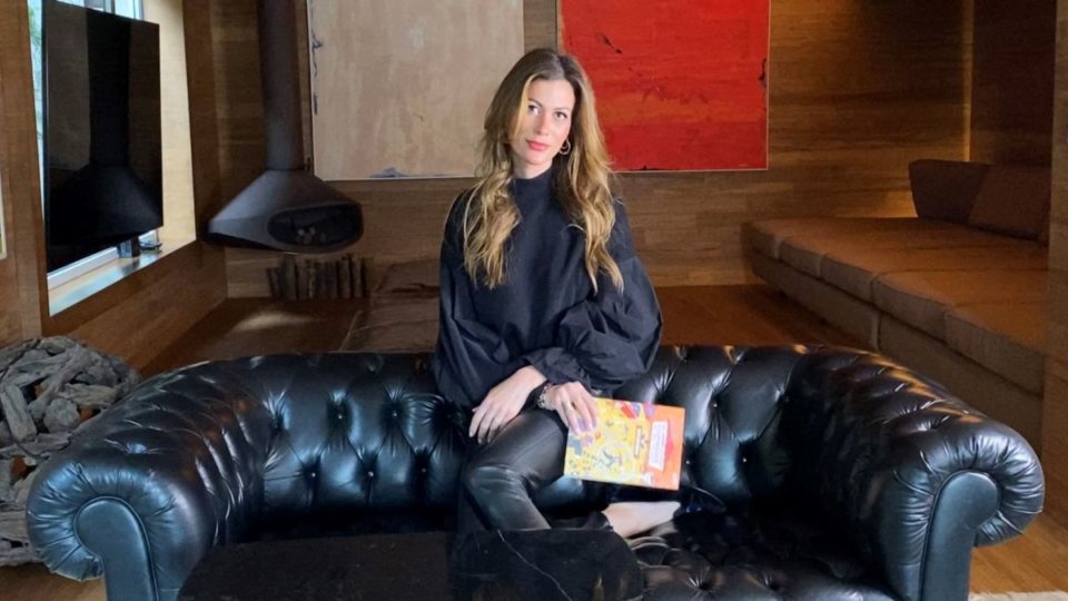 Influenciadora “antifeminista” abandona carreira artística e dedica-se ao ativismo conservador A influenciadora Pietra Bertolazzi aborda em seus canais digitais temas como feminismo e doutrinação ideológica em sala de aula