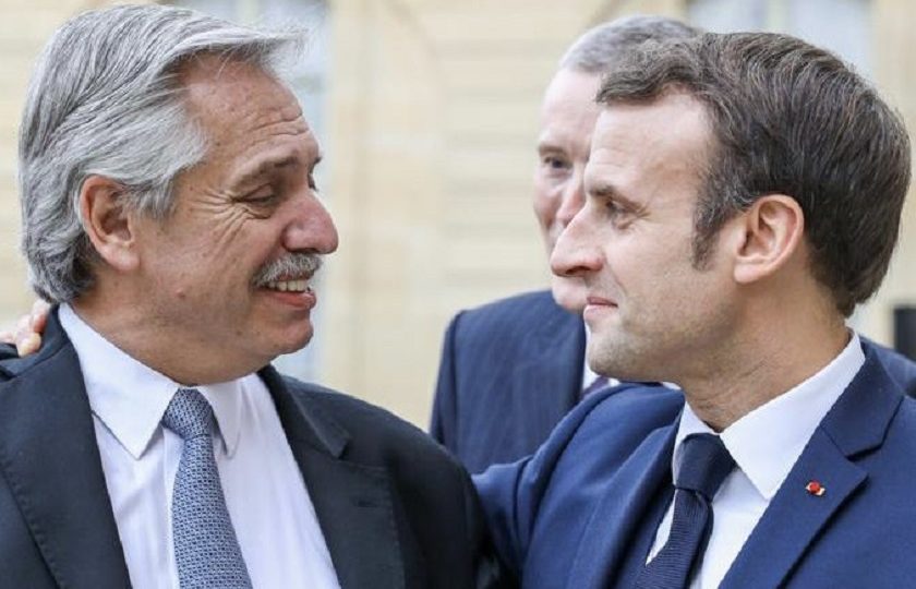 Alberto Fernández diz confiar na vitória de Macron na França: “caminho do respeito” Presidente argentino disse confiar que Macron sairá vitorioso do segundo turno das eleições presidenciais da França no domingo (24).