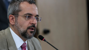 Após trocas de farpas com Eduardo Bolsonaro, Weintraub promete “expor” o Planalto Ex-ministro Abraham Weintraub